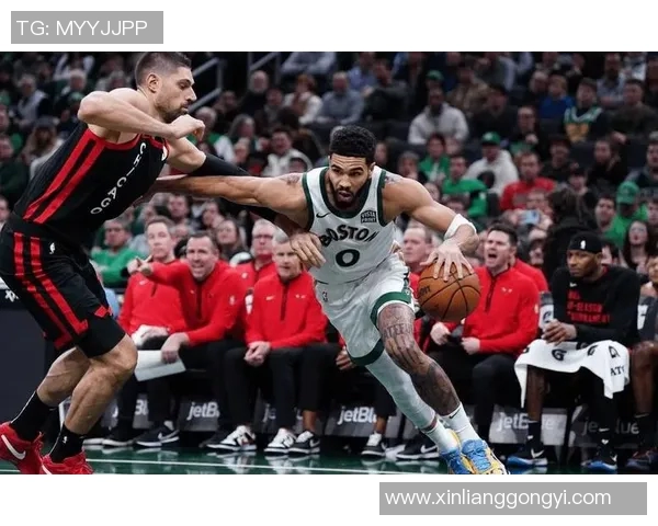 公牛主场大胜灰熊,拉文砍下全队最高分 公牛主场大胜灰熊,拉文砍下全队最高分