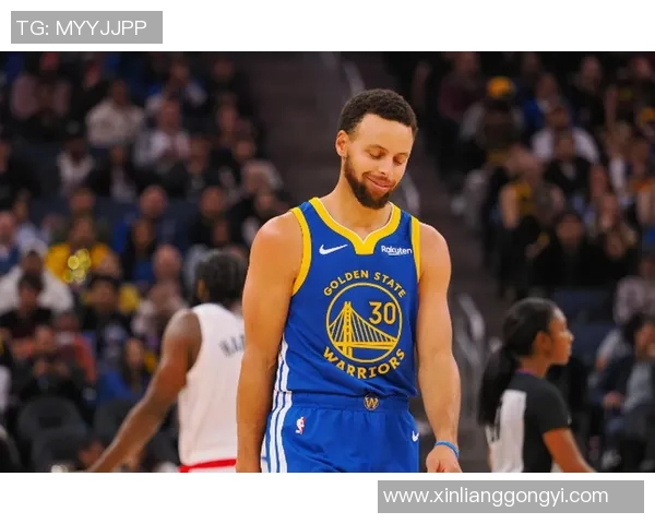 库里接受采访谈及新赛季目标:为球队再次夺得总冠军努力 库里接受采访谈及新赛季目标:为球队再次夺得总冠军努力