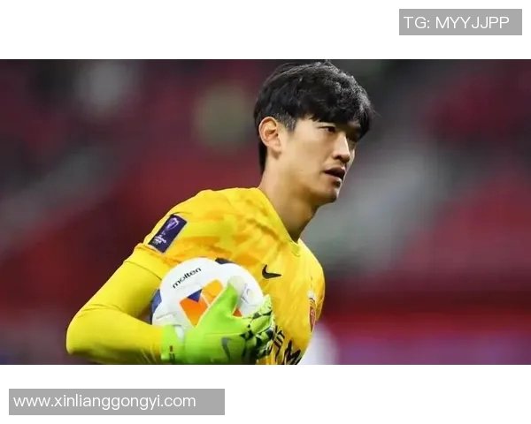 颜骏凌飞身扑救展现门将风采助力球队逆转胜局的精彩瞬间 颜骏凌飞身扑救展现门将风采助力球队逆转胜局的精彩瞬间